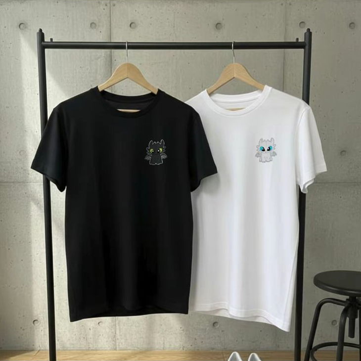 Conjunto Camisetas de Casal – “Banguela & Fúria da Luz” (Estampa Frente e Costas)