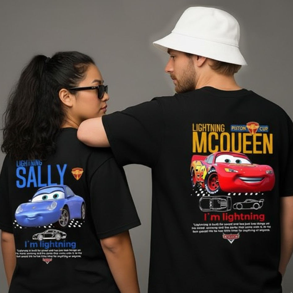 CONJUNTO CAMISETA DE CASAL CARROS '' MCQUEEN E SALLY“ ESTAMPA FRENTE E COSTAS
